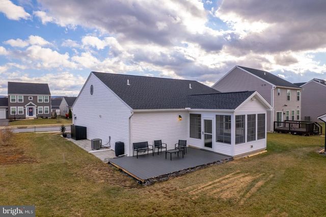 314 AMBERLEIGH LN, Shippensburg, PA 17257