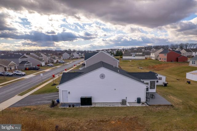 314 AMBERLEIGH LN, Shippensburg, PA 17257