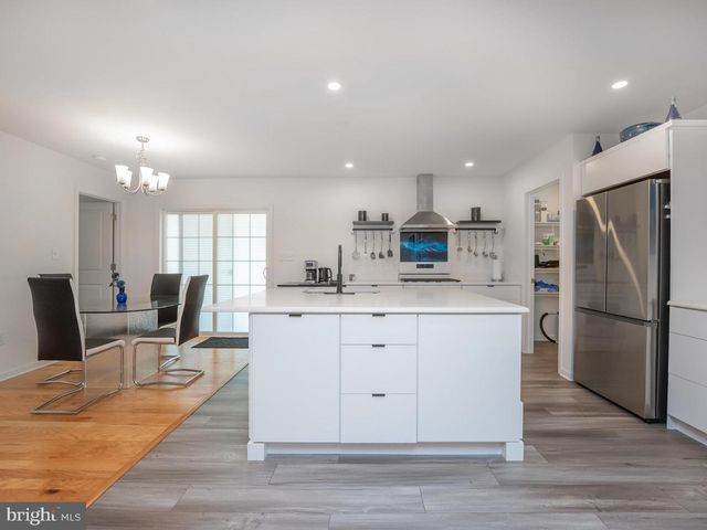 314 AMBERLEIGH LN, Shippensburg, PA 17257