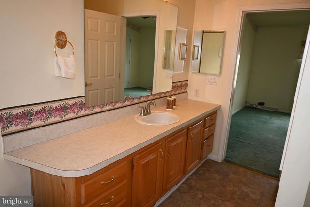 69 MAPLELEAF DR, Sellersville, PA 18960