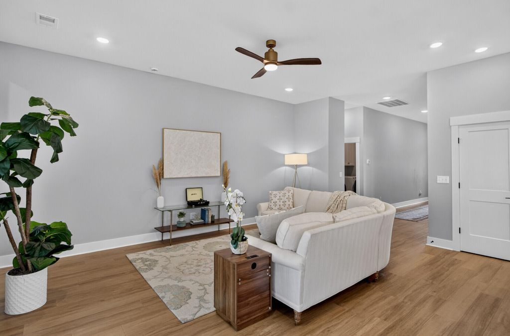 Image 11 of property listing at 500 Sound Drive, Summerville, SC 29486