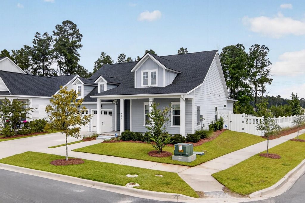Image 2 of property listing at 500 Sound Drive, Summerville, SC 29486