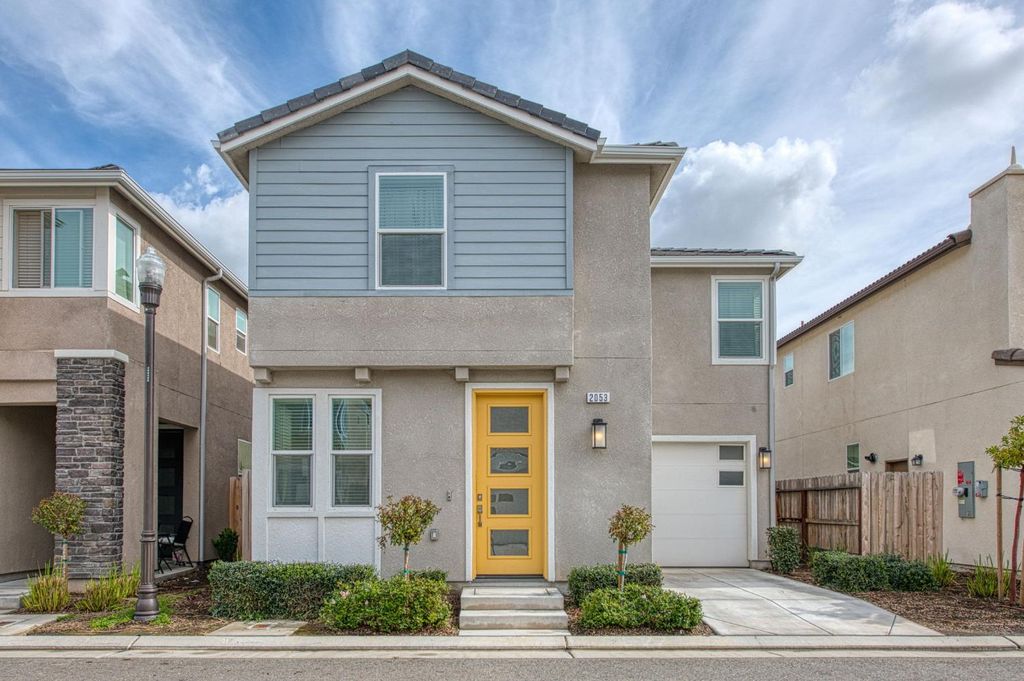 Image 1 of property listing at 2053 N Ralph Lane, Clovis, CA 93619