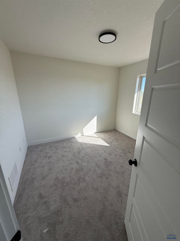 648 EAGLE CT, Box Elder, SD 57719