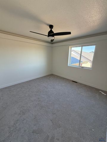 648 EAGLE CT, Box Elder, SD 57719