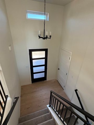 648 EAGLE CT, Box Elder, SD 57719