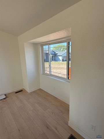 648 EAGLE CT, Box Elder, SD 57719