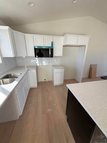 648 EAGLE CT, Box Elder, SD 57719