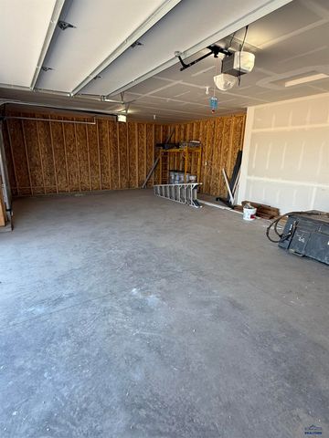 648 EAGLE CT, Box Elder, SD 57719