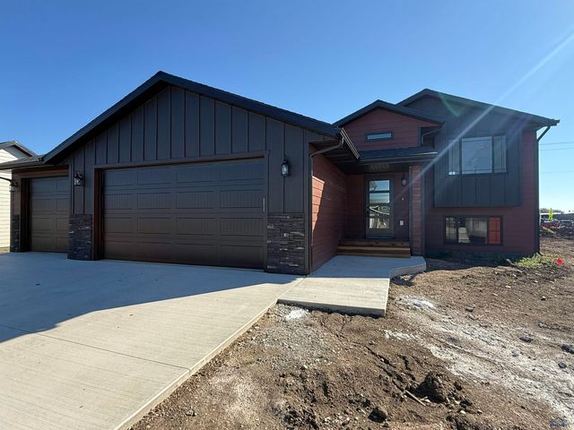 648 EAGLE CT, Box Elder, SD 57719