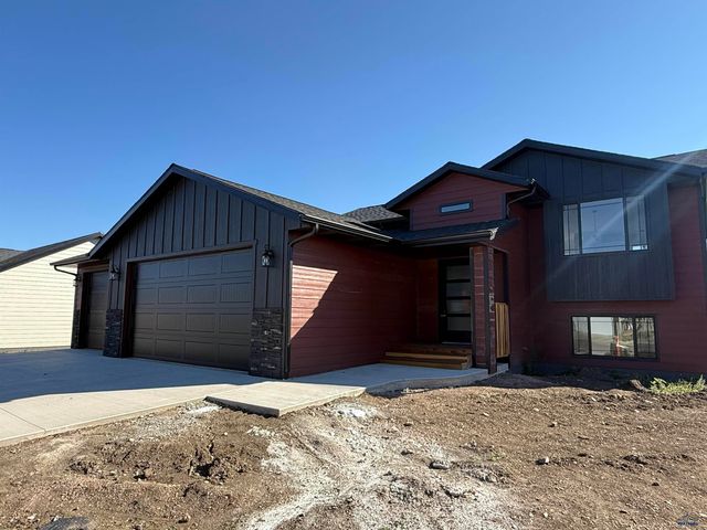 648 EAGLE CT, Box Elder, SD 57719