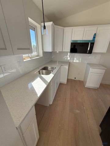 648 EAGLE CT, Box Elder, SD 57719