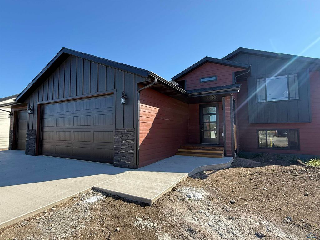 648 EAGLE CT, Box Elder, SD 57719