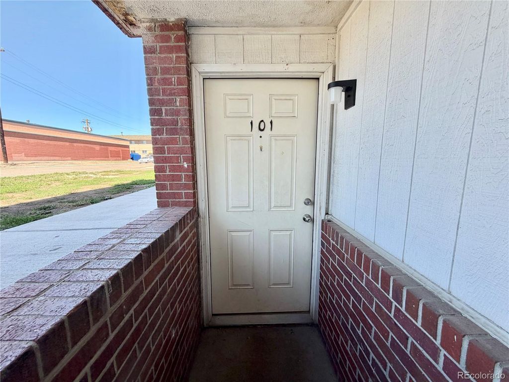 1090 S Eliot Street 101, Denver, CO 80219