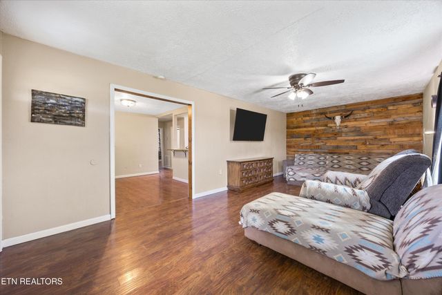 640 Camp Ridge Rd, Lafollette, TN 37766
