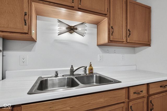 640 N Rangeline Road, Carmel, IN 46032