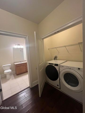 256 Broadway 205, Troy, NY 12180