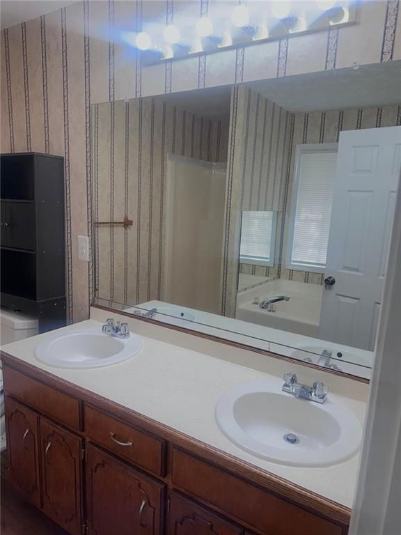 Image 10 of property listing at 2072 Amberly Crossing Lane, Dacula, GA 30019