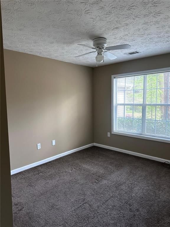 Image 13 of property listing at 2072 Amberly Crossing Lane, Dacula, GA 30019