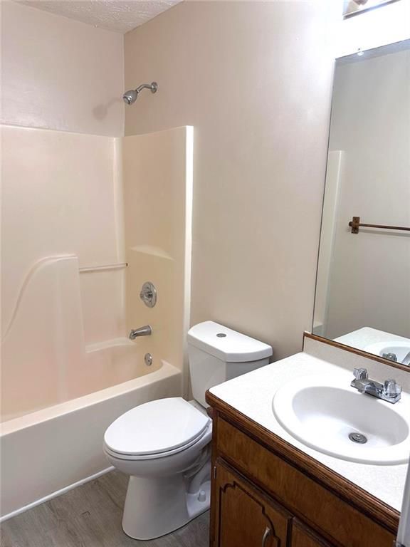 Image 14 of property listing at 2072 Amberly Crossing Lane, Dacula, GA 30019
