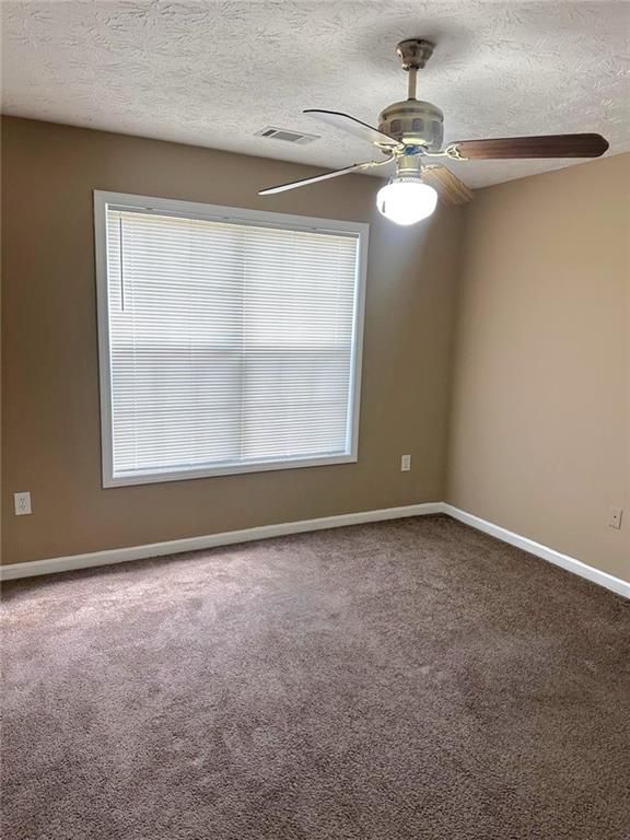 Image 16 of property listing at 2072 Amberly Crossing Lane, Dacula, GA 30019