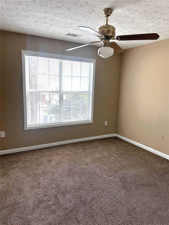 Image 17 of property listing at 2072 Amberly Crossing Lane, Dacula, GA 30019