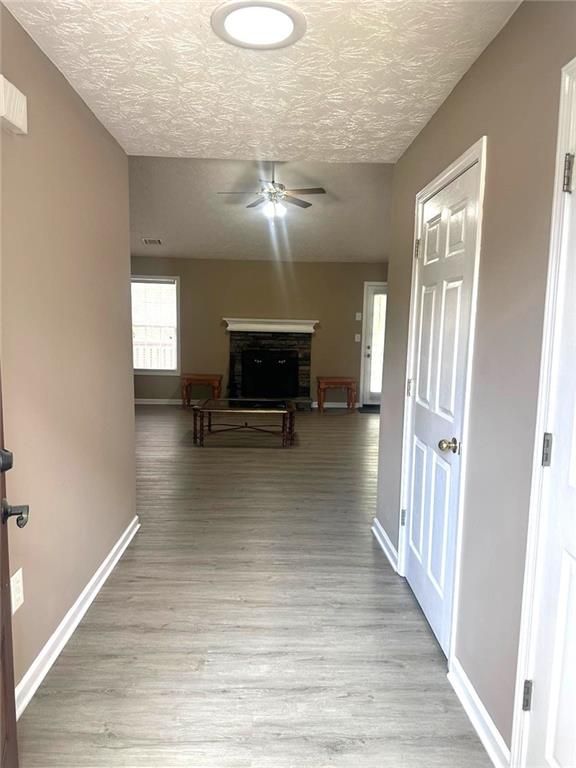 Image 4 of property listing at 2072 Amberly Crossing Lane, Dacula, GA 30019
