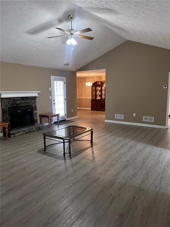 Image 5 of property listing at 2072 Amberly Crossing Lane, Dacula, GA 30019