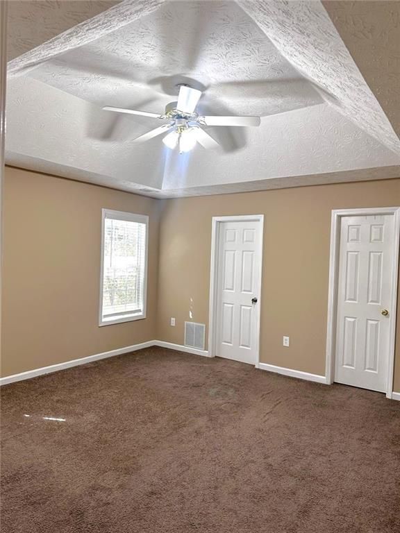 Image 8 of property listing at 2072 Amberly Crossing Lane, Dacula, GA 30019