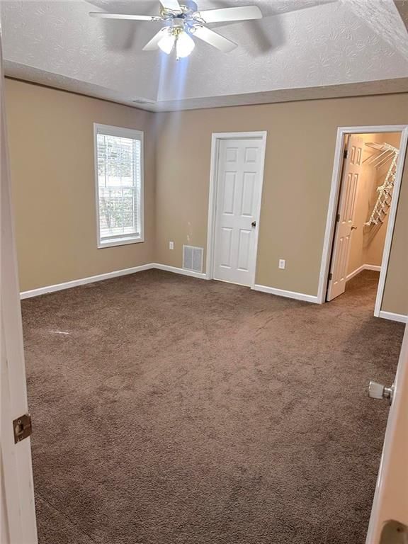 Image 9 of property listing at 2072 Amberly Crossing Lane, Dacula, GA 30019