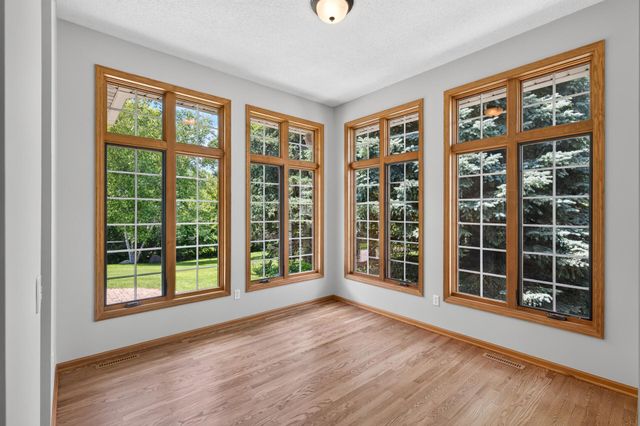15004 Willa Court, Burnsville, MN 55306