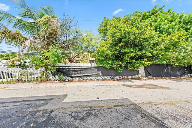 2723 NW 3rd St, Miami, FL 33125