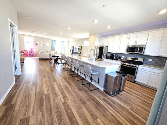 2707 Lily Lane, Rolling Meadows, IL 60008