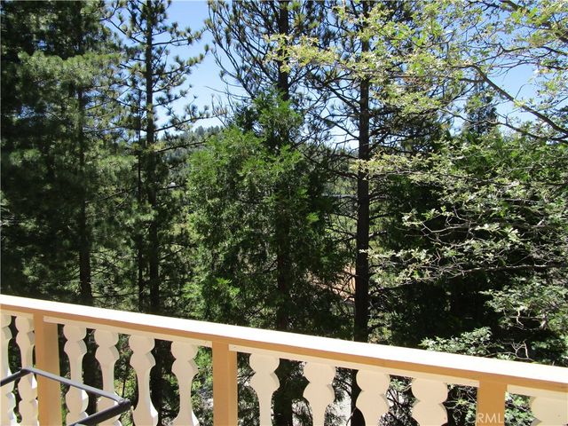 26614 Hillcrest, Lake Arrowhead, CA 92352
