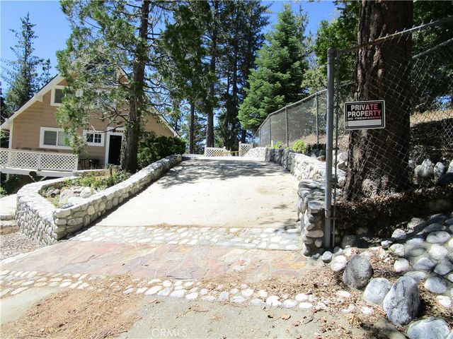 26614 Hillcrest, Lake Arrowhead, CA 92352