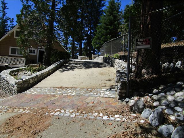 26614 Hillcrest, Lake Arrowhead, CA 92352