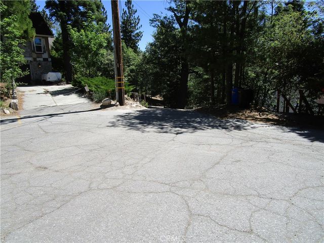 26614 Hillcrest, Lake Arrowhead, CA 92352