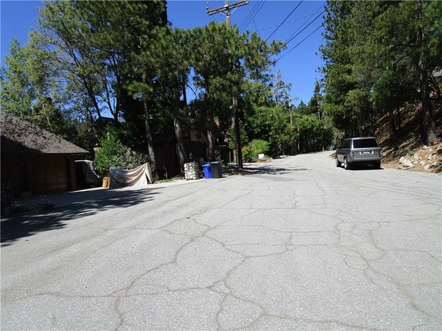 26614 Hillcrest, Lake Arrowhead, CA 92352
