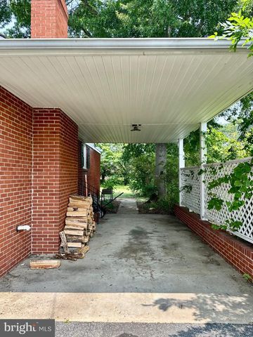125 HILLCREST DR, Fredericksburg, VA 22401