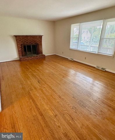 125 HILLCREST DR, Fredericksburg, VA 22401