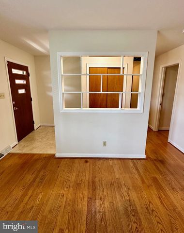 125 HILLCREST DR, Fredericksburg, VA 22401