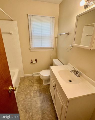 125 HILLCREST DR, Fredericksburg, VA 22401