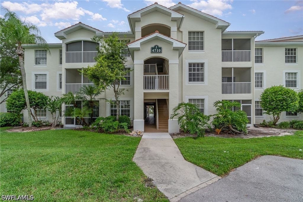 4710 Saint Croix LN 217, Naples, FL 34109