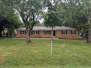 114 Bel Aire Dr, Winchester, TN 37398