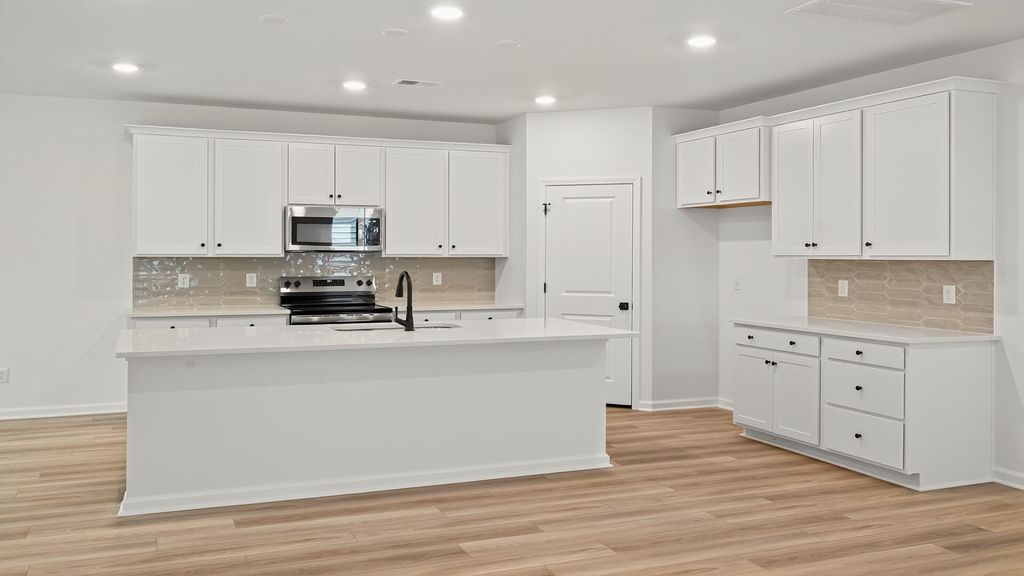 Image 13 of property listing at 456 Cadbury Loop, Summerville, SC 29486