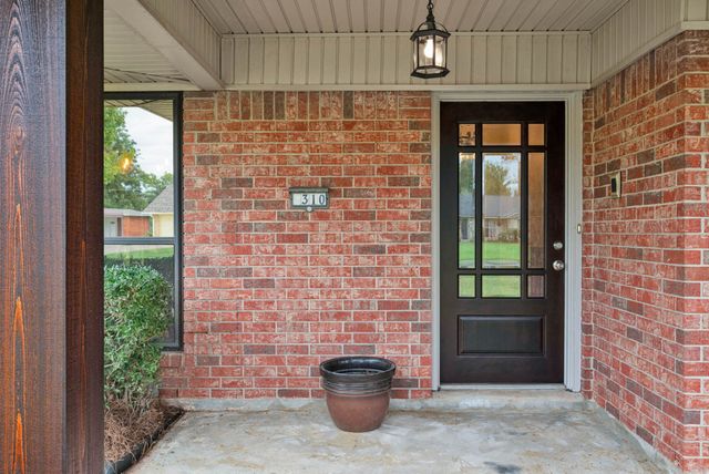 310 Lancashire Drive, Bossier City, LA 71111