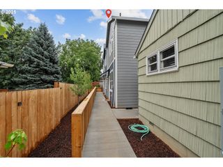 7822 Se SALMON St, Portland, OR 97215