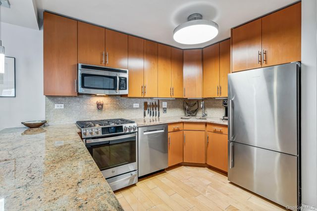 1805 215th Street 12F, Bayside, NY 11360