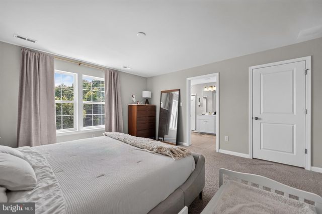 40 AUTUMN PARK DR, Medford, NJ 08055