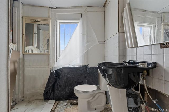 13419 Fenkell Street, Detroit, MI 48227